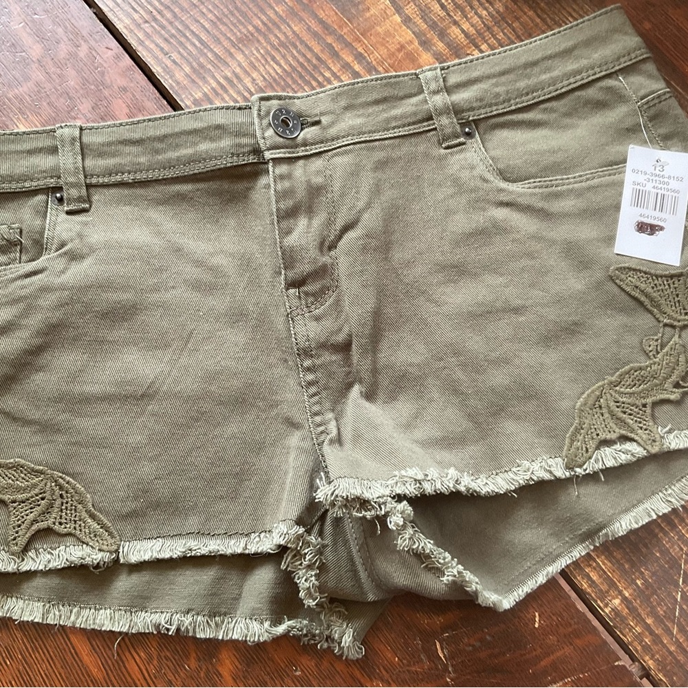 Shorts U2B  URBAN BASICS   SIZE ‘’13’’  SALE